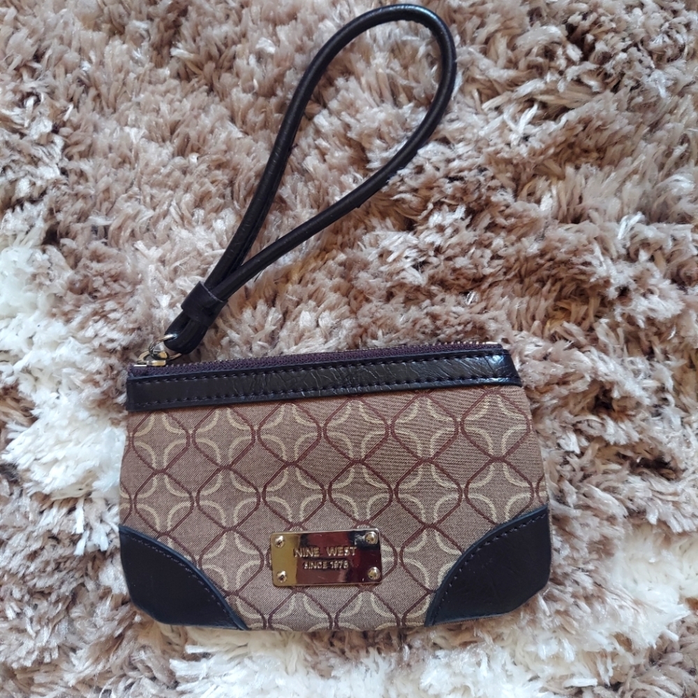 Nine West Wristlet - Picture 1 of 5